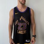 Camiseta Regata NBA Los Angeles Lakers LeBron James 23 City Edition Preta 2024 Nike - Imagem 2