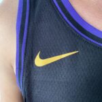 Camiseta Regata NBA Los Angeles Lakers LeBron James 23 City Edition Preta 2024 Nike - Imagem 6