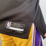 Camiseta Regata NBA Los Angeles Lakers LeBron James 23 City Edition Preta 2024 Nike - Imagem 10