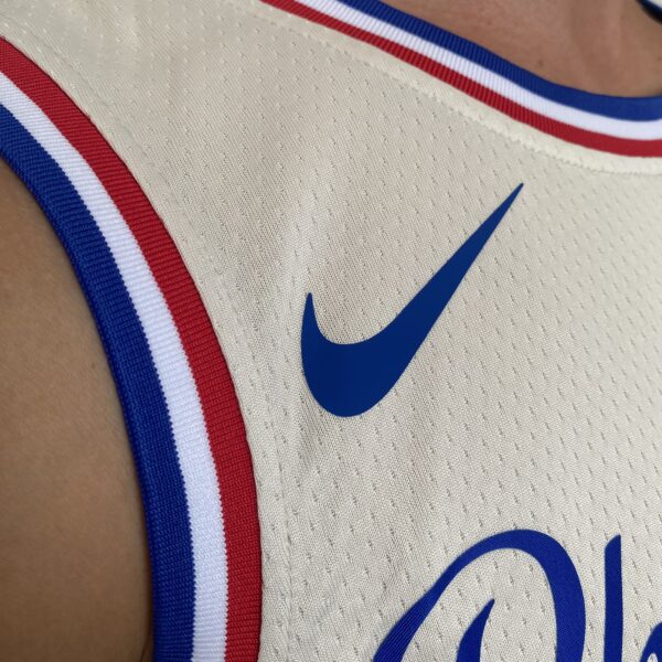 Camiseta Regata NBA Swingman Philadelphia 76ers Joel Embiid 21 City Edition Creme 20-21 Nike - Imagem 7