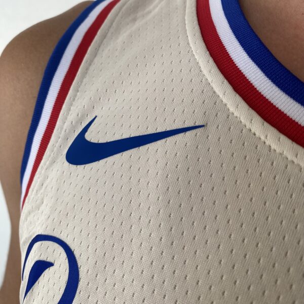 Camiseta Regata NBA Swingman Philadelphia 76ers Joel Embiid 21 City Edition Creme 20-21 Nike - Imagem 8