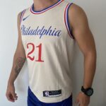 Camiseta Regata NBA Swingman Philadelphia 76ers Joel Embiid 21 City Edition Creme 20-21 Nike - Imagem 11