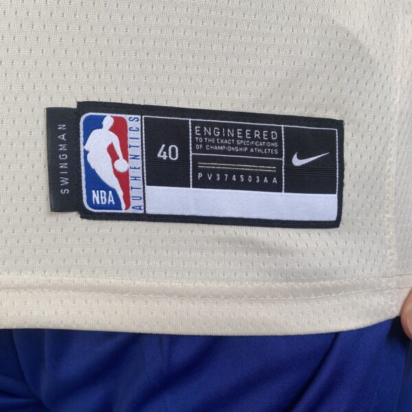 Camiseta Regata NBA Swingman Philadelphia 76ers Joel Embiid 21 City Edition Creme 20-21 Nike - Imagem 14