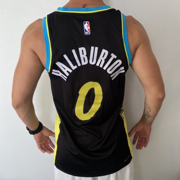 Camiseta Regata NBA Indiana Pacers Nike City Edition Swingman Tyrese Haliburton 0 Preta 2024 Nike - Imagem 17