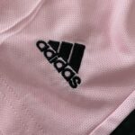 Kit Conjunto Infantil Crianças Camisa e Calção Inter Miami CF Home 2024 Rosa Adidas - Imagem 8