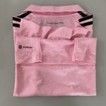 Kit Conjunto Infantil Crianças Camisa e Calção Inter Miami CF Home 2024 Rosa Adidas - Imagem 12