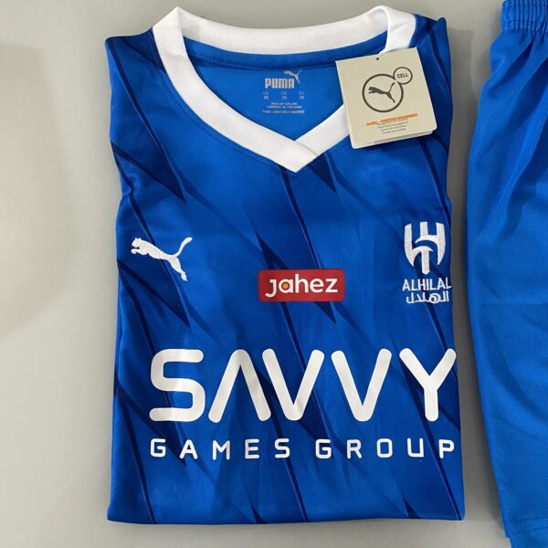 2024-02-16 17.02.36 Kit Conjunto Infantil Crianças Camisa e Calção Al-Hilal Home 2024 Azul Puma - Imagem 2