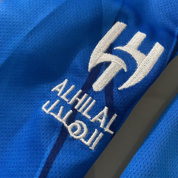 2024-02-16 17.02.40 Kit Conjunto Infantil Crianças Camisa e Calção Al-Hilal Home 2024 Azul Puma - Imagem 3