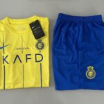 Kit Conjunto Infantil Crianças Camisa e Calção Al Nassr Home Amarela 23/2024 Nike