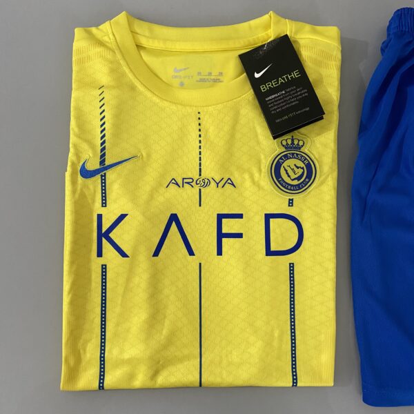 Kit Conjunto Infantil Crianças Camisa e Calção Al Nassr Home Amarela 23/2024 Nike - Imagem 2