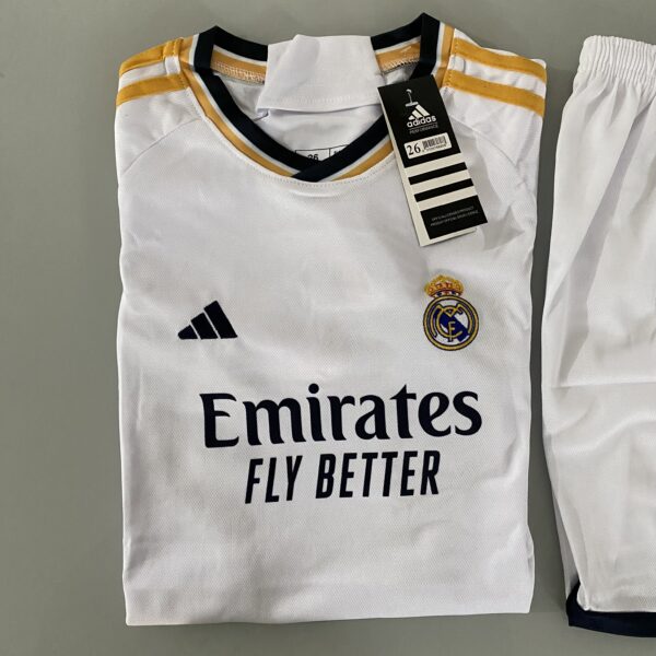 2024-02-19 17.29.42 Kit Conjunto Infantil Crianças Camisa e Calção Real Madrid Home 2023 Adidas - Imagem 2