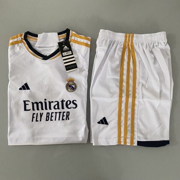 2024-02-19 17.30.18 Kit Conjunto Infantil Crianças Camisa e Calção Real Madrid Home 2023 Adidas - Imagem 6