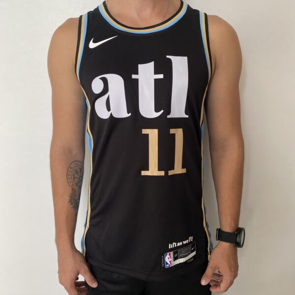 Camiseta Regata Basquete NBA Atlanta Hawks - 11 Trae Young - City Edition Preta 2024 Nike - Imagem 1
