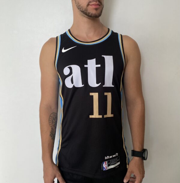 Camiseta Regata Basquete NBA Atlanta Hawks - 11 Trae Young - City Edition Preta 2024 Nike - Imagem 2