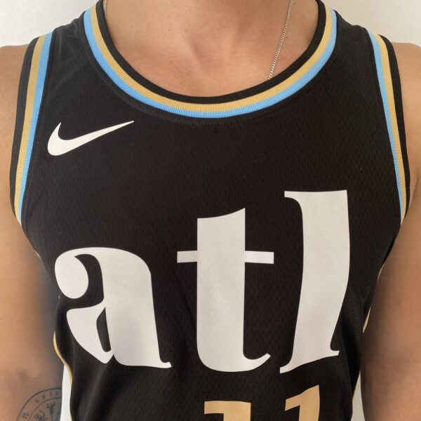 Camiseta Regata Basquete NBA Atlanta Hawks - 11 Trae Young - City Edition Preta 2024 Nike - Imagem 3