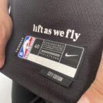 Camiseta Regata Basquete NBA Atlanta Hawks - 11 Trae Young - City Edition Preta 2024 Nike - Imagem 13