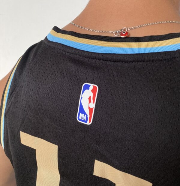 Camiseta Regata Basquete NBA Atlanta Hawks - 11 Trae Young - City Edition Preta 2024 Nike - Imagem 18