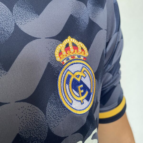 Camisa Real Madrid Away Vini Jr. 7 Versão Torcedor 2024 Adidas Personalização Anime - Imagem 7