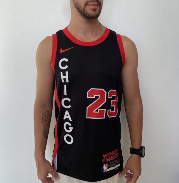 Camiseta Regata NBA Chicago Bulls - Michael Jordan 23 - City Edition Preta 2024 Nike - Imagem 2