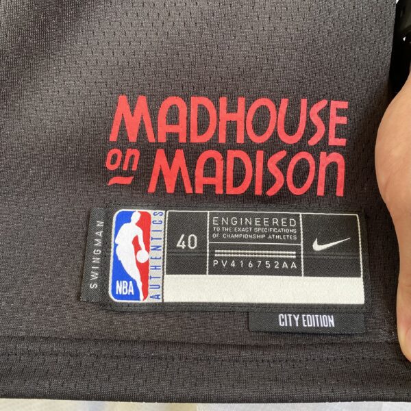 Camiseta Regata NBA Chicago Bulls - Michael Jordan 23 - City Edition Preta 2024 Nike - Imagem 11