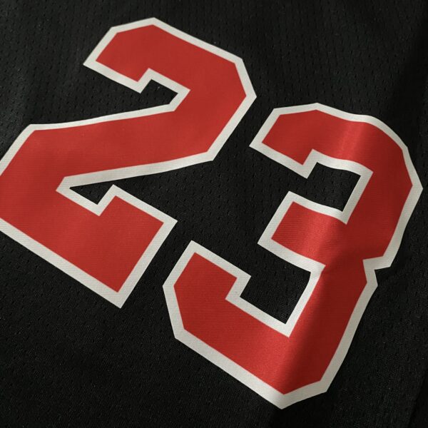 Camiseta Regata NBA Chicago Bulls - Michael Jordan 23 - City Edition Preta 2024 Nike - Imagem 20