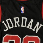 Camiseta Regata NBA Chicago Bulls - Michael Jordan 23 - City Edition Preta 2024 Nike - Imagem 27
