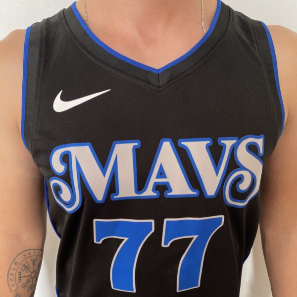 Camiseta Regata NBA Swingman Dallas Mavericks Luka Doncic 77 City Edition Preta 2024 Nike - Imagem 8
