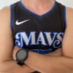 Camiseta Regata NBA Swingman Dallas Mavericks Luka Doncic 77 City Edition Preta 2024 Nike - Imagem 2