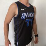 Camiseta Regata NBA Swingman Dallas Mavericks Luka Doncic 77 City Edition Preta 2024 Nike - Imagem 12