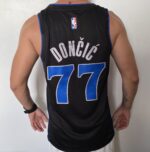Camiseta Regata NBA Swingman Dallas Mavericks Luka Doncic 77 City Edition Preta 2024 Nike - Imagem 19