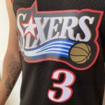Camiseta Regata Basquete NBA Philadelphia 76ers Sixers 3 Allen Iverson Mitchell & Ness Preto - Imagem 10