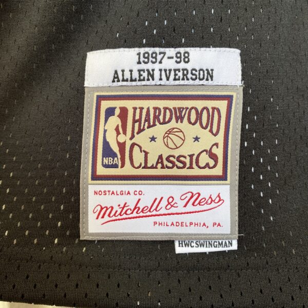 Camiseta Regata Basquete NBA Philadelphia 76ers Sixers 3 Allen Iverson Mitchell & Ness Preto - Imagem 18