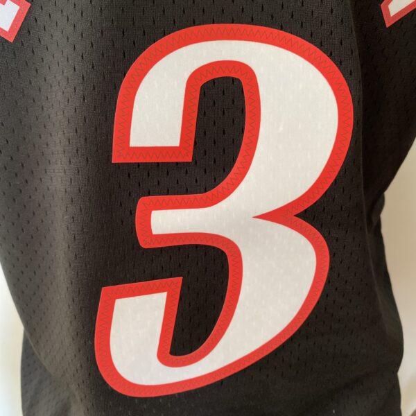 Camiseta Regata Basquete NBA Philadelphia 76ers Sixers 3 Allen Iverson Mitchell & Ness Preto - Imagem 24