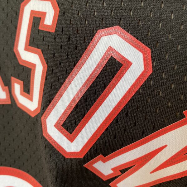 Camiseta Regata Basquete NBA Philadelphia 76ers Sixers 3 Allen Iverson Mitchell & Ness Preto - Imagem 25