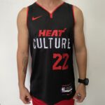 Camiseta Regata Basquete NBA Miami Heat Swingman - Jimmy Butler 22 - City Edition Preta 2024 Nike