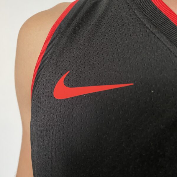 Camiseta Regata Basquete NBA Miami Heat Swingman - Jimmy Butler 22 - City Edition Preta 2024 Nike - Imagem 5