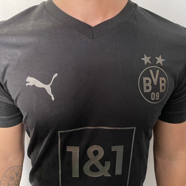 Camisa Borussia Dortmund Versão Jogador 2023-2024 All Black - Edição Especial Preta - Puma - Imagem 3