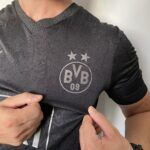 Camisa Borussia Dortmund Versão Jogador 2023-2024 All Black - Edição Especial Preta - Puma - Imagem 13