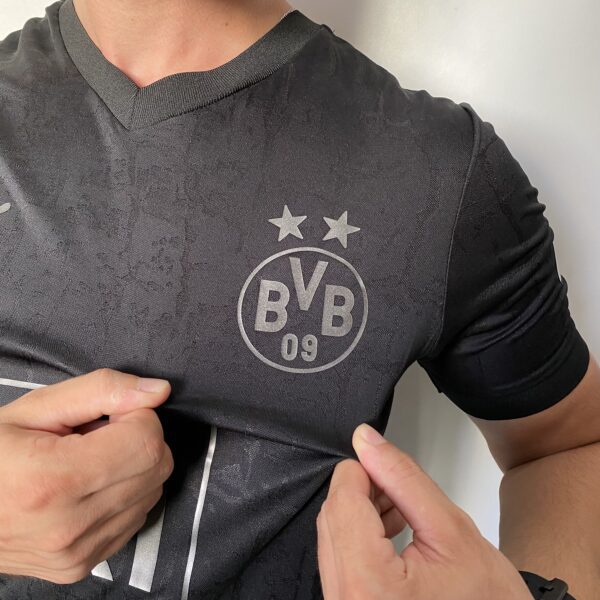 Camisa Borussia Dortmund Versão Jogador 2023-2024 All Black - Edição Especial Preta - Puma - Imagem 13