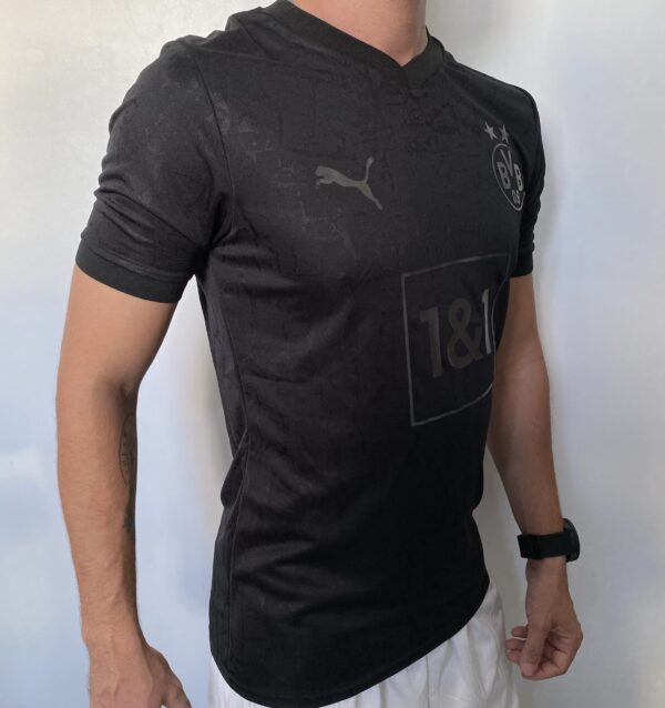 Camisa Borussia Dortmund Versão Jogador 2023-2024 All Black - Edição Especial Preta - Puma - Imagem 17