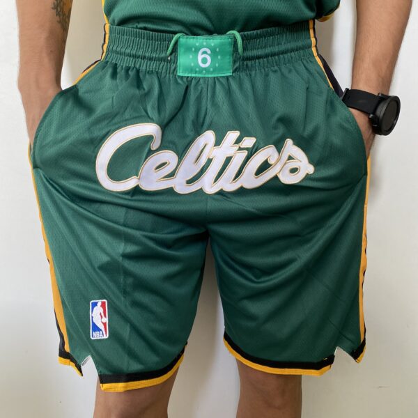Short Bermuda Basquete NBA Swingman Boston Celtics City Edition Verde Dourada - Versão Especial - Bill Russell 2023 - Imagem 1