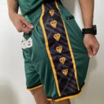 Short Bermuda Basquete NBA Swingman Boston Celtics City Edition Verde Dourada - Versão Especial - Bill Russell 2023 - Imagem 6