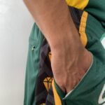 Short Bermuda Basquete NBA Swingman Boston Celtics City Edition Verde Dourada - Versão Especial - Bill Russell 2023 - Imagem 8