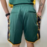 Short Bermuda Basquete NBA Swingman Boston Celtics City Edition Verde Dourada - Versão Especial - Bill Russell 2023 - Imagem 13