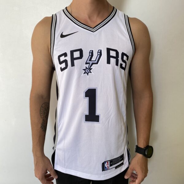 Camiseta Regata NBA Swingman San Antonio Spurs - Victor Wembanyama 1 - Association Edition Branca - 2024 Nike - Imagem 1
