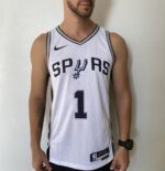 Camiseta Regata NBA Swingman San Antonio Spurs - Victor Wembanyama 1 - Association Edition Branca - 2024 Nike - Imagem 2