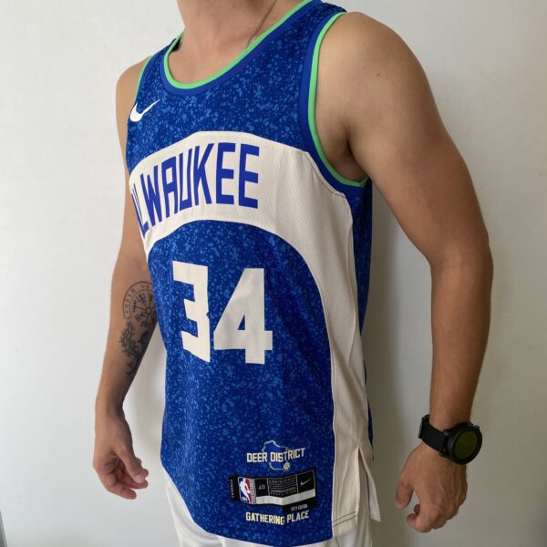 Camiseta Regata Basquete NBA – Milwaukee Bucks – Giannis Antetokounmpo 34 – City Edition 2024 – Nike – Azul - Imagem 7