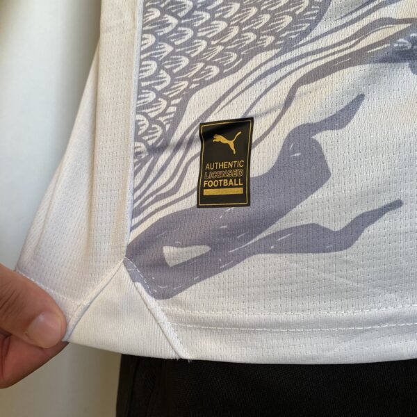 Camisa Manchester City Comemorativa Ano Novo Chinês - Dragão de Madeira - Versão Jogador 2025 - Cinza - Puma - Imagem 14