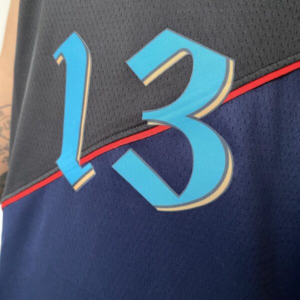 Camiseta Regata NBA Swingman Washington Wizards - Jordan Poole 13 - City Edition - 2024 Preta Nike - Imagem 7