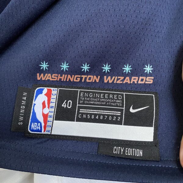 Camiseta Regata NBA Swingman Washington Wizards - Jordan Poole 13 - City Edition - 2024 Preta Nike - Imagem 11